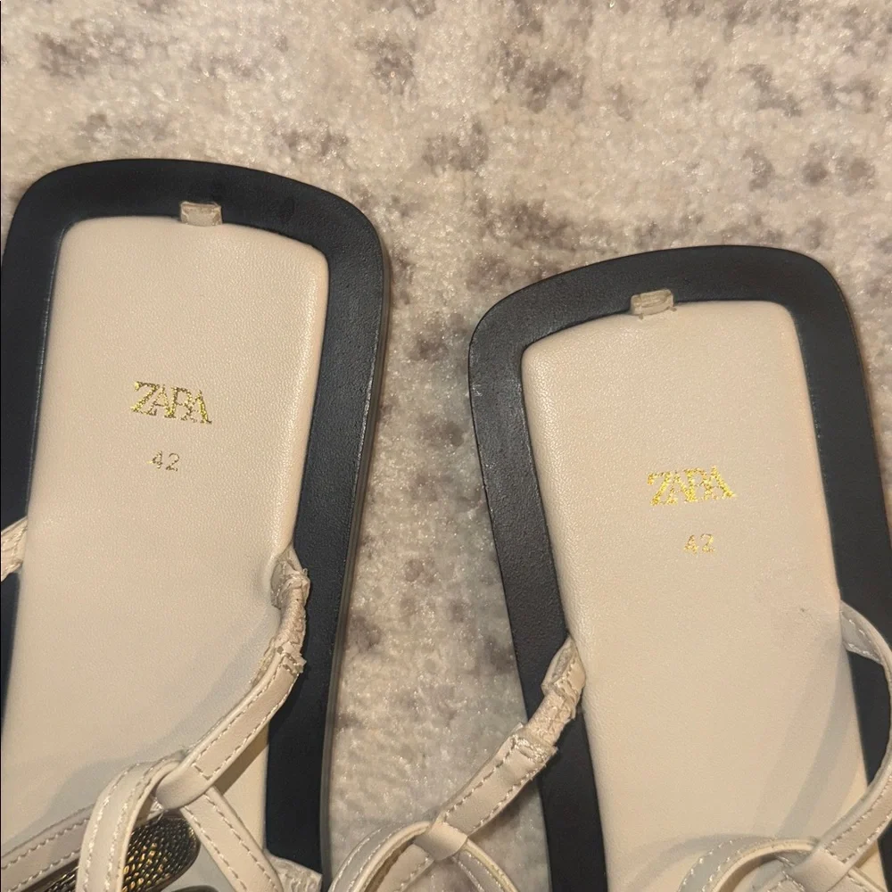 ZARA Cream and Black Dragonfly T-Strap Sandals - Picture 4 of 6